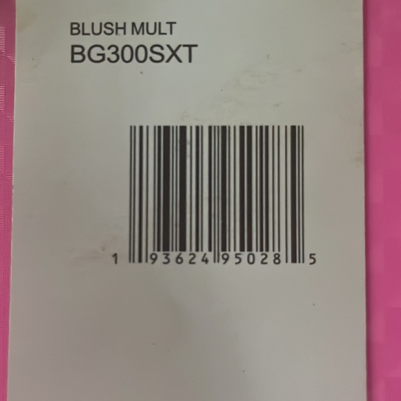 Betsey Johnson 💖🖤 Zip Around Wristlet Wallet w/ Bow 🎀 Lips Print 💋 NWT 🏷️ - Picture 2 of 2